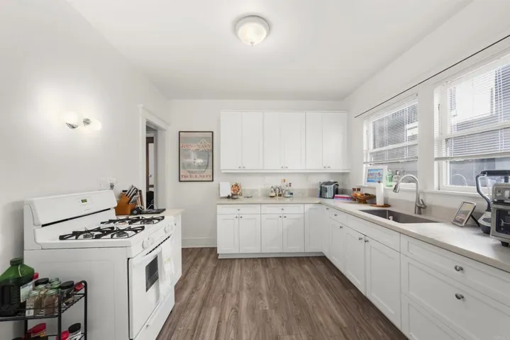 1048 Kitchen
