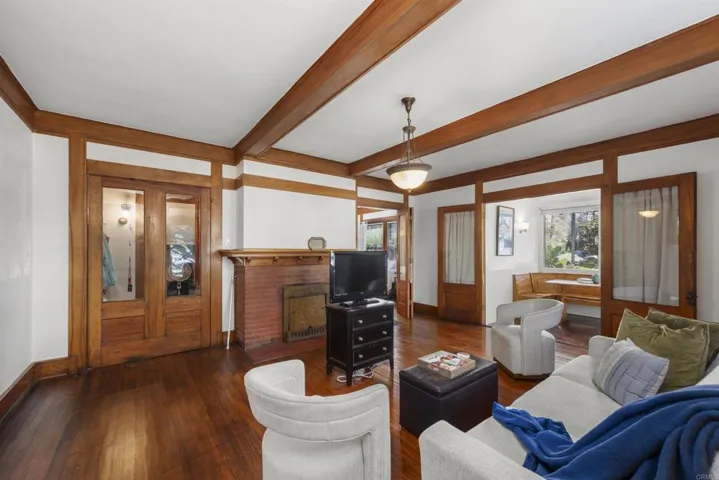 1048 Living Space