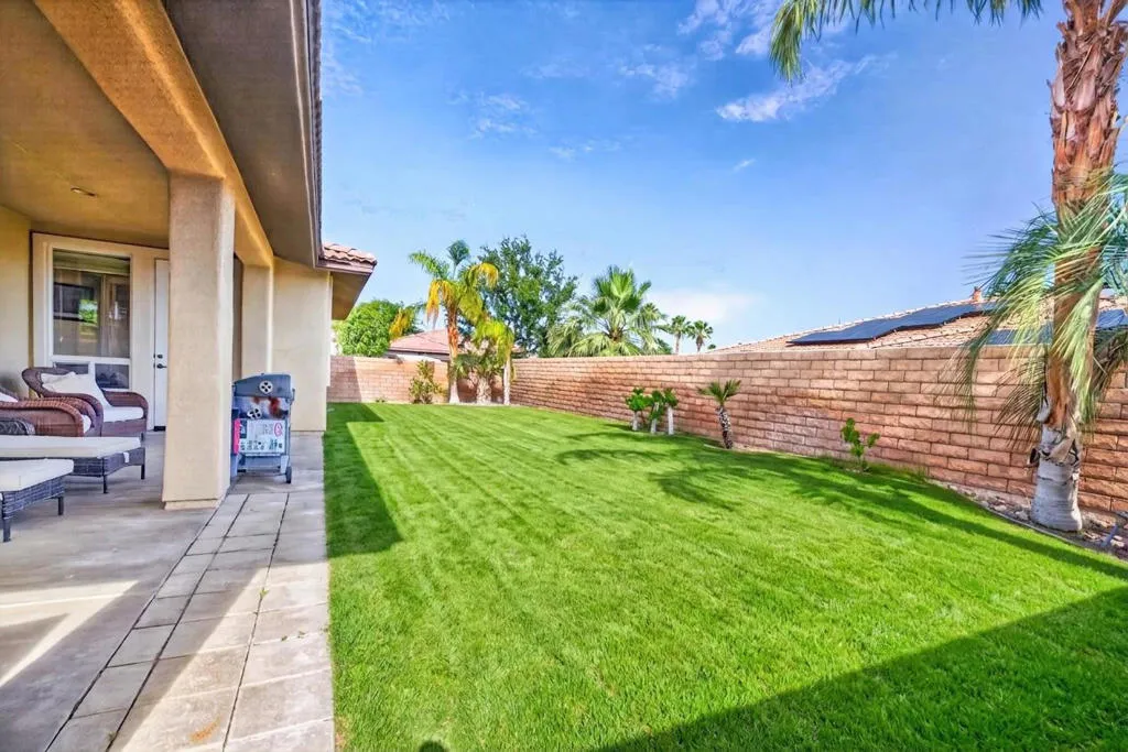 Large Bk Yd W/ Mountain views