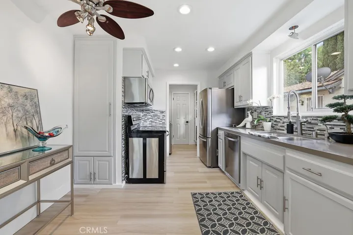6949 Lena, West Hills, California 91307