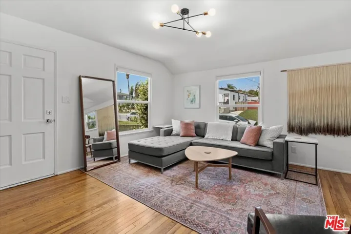 Second Unit - Living Room