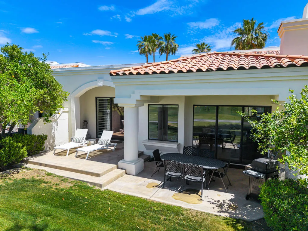 great patio space for watching golfers