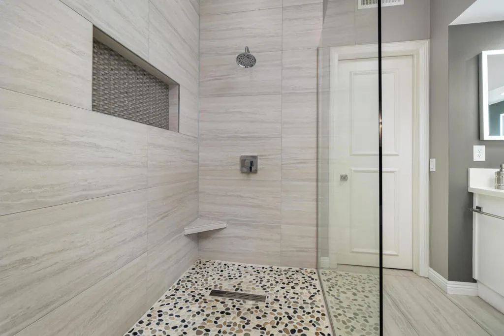 Walk/Roll in shower
