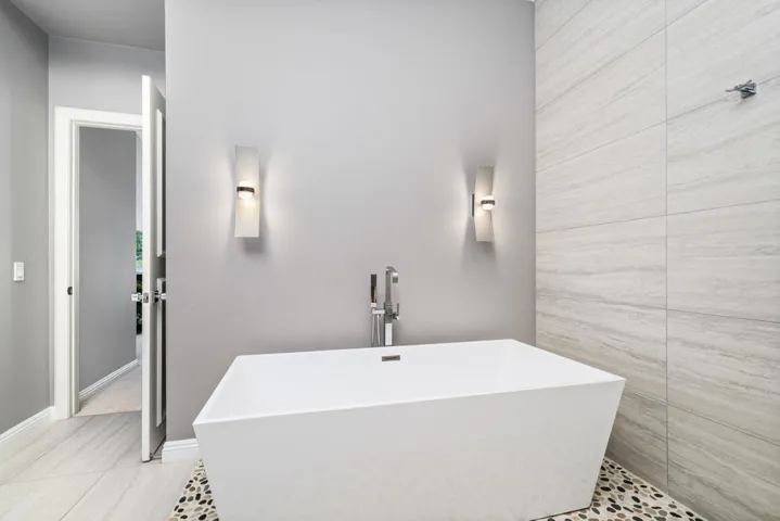 Free standing tub