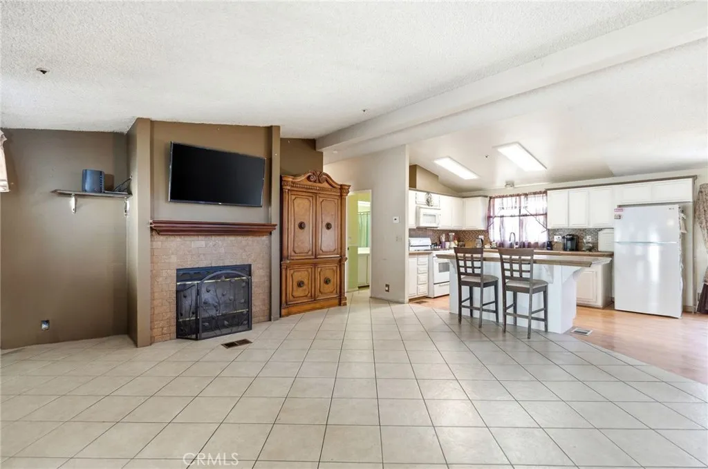 Living room/ kitchen