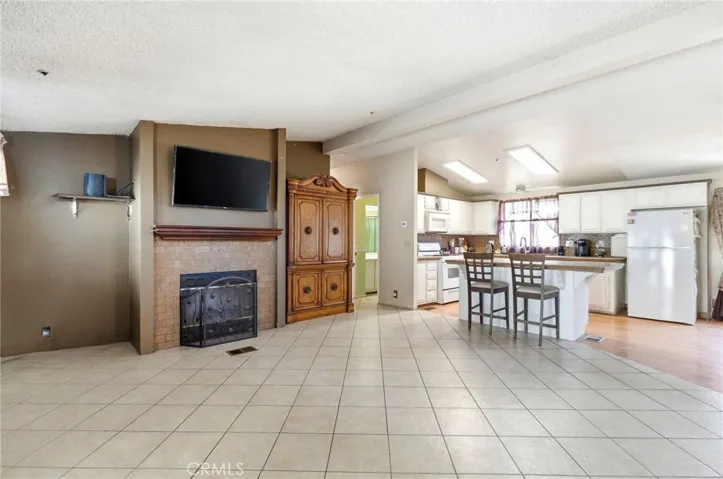 Living room/ kitchen