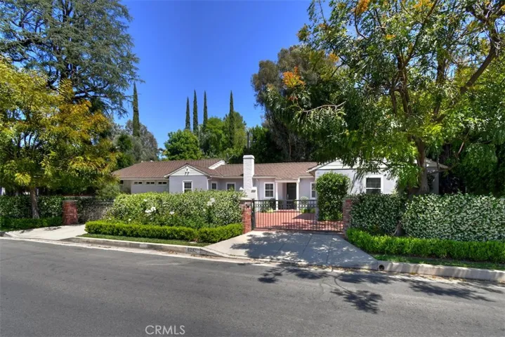 4242 Saugus, Sherman Oaks, California 91403