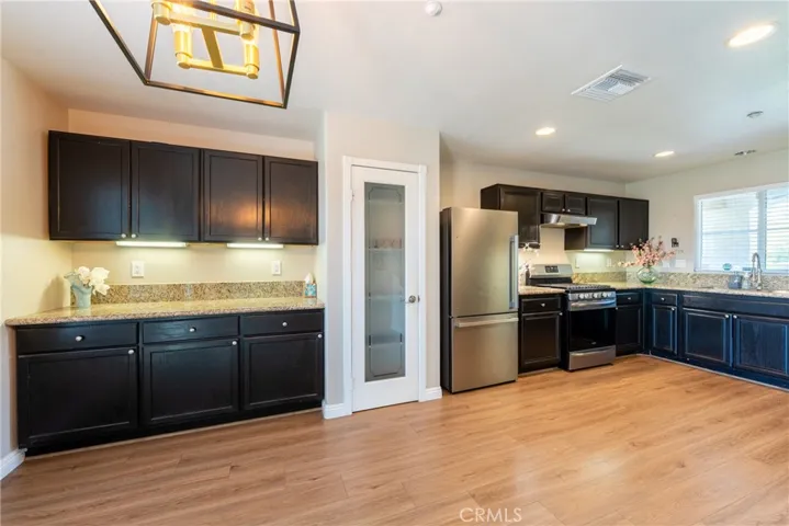 Side Cabinetry and Pantry