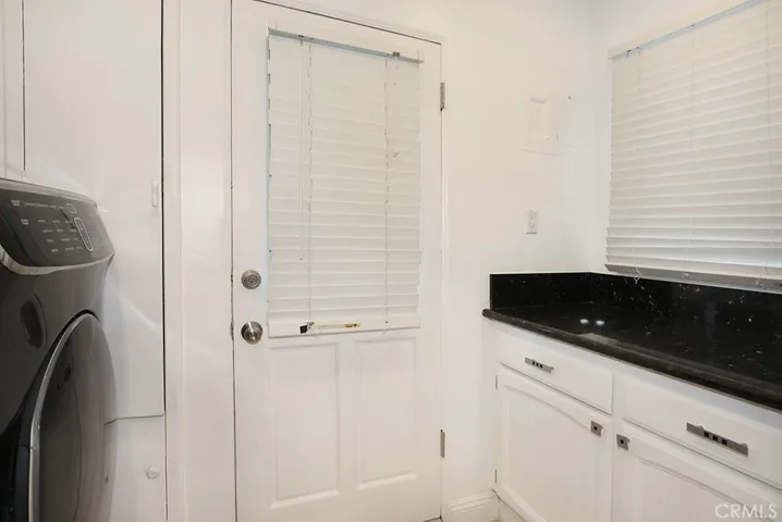 Laundry room 2