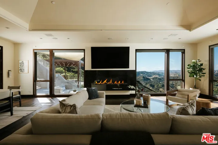 25155 Piuma Road, Malibu, California 90265