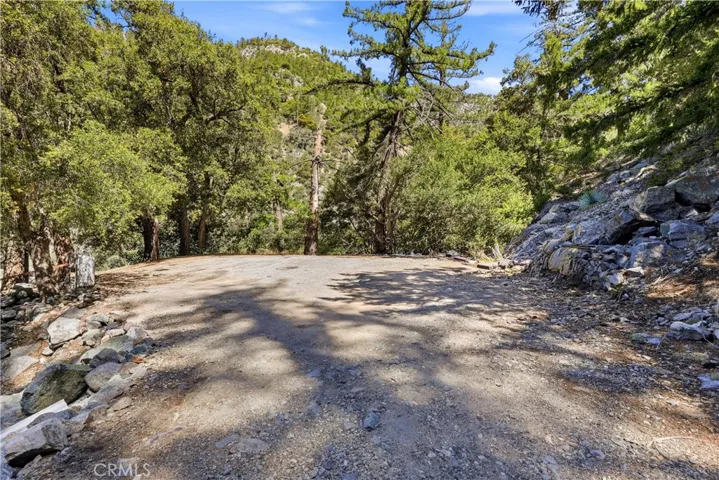 Incredible parking area right next to the cabin!!