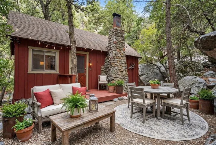 Spacious peaceful quiet enchanting easy to get to!