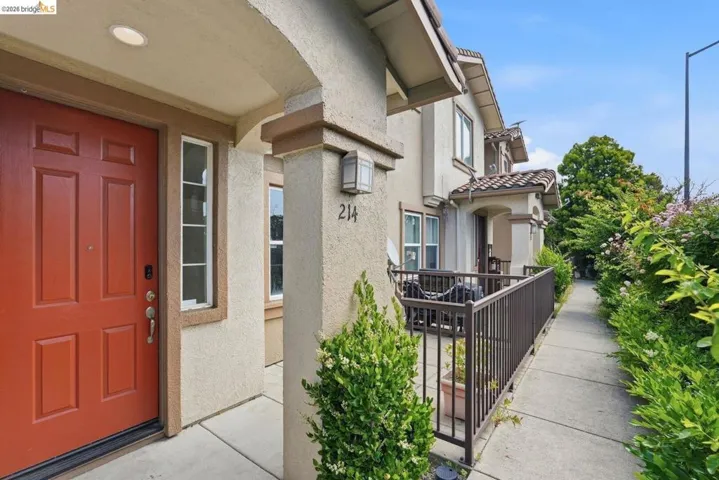 entrance to property with stucco siding and a tiled roof