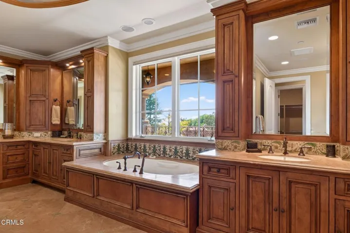 82-web-or-mls-UpmarketMedia-3262Cal-426