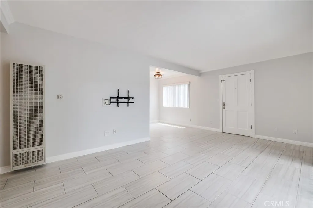 Living Rm view at front door and dining area