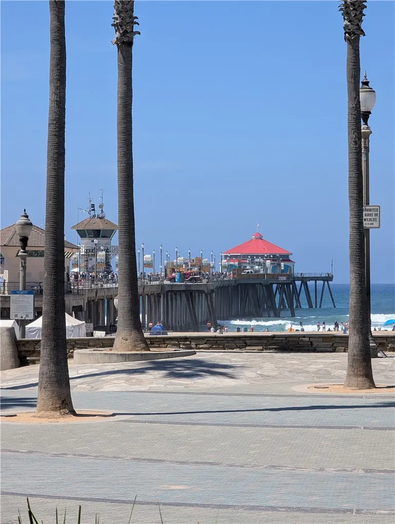 Huntington Beach Pier just a few blocks away