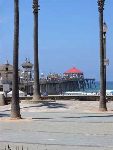 Huntington Beach Pier just a few blocks away
