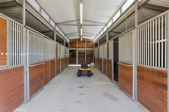8 stall barn