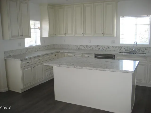 4 Kitchen Area 10143