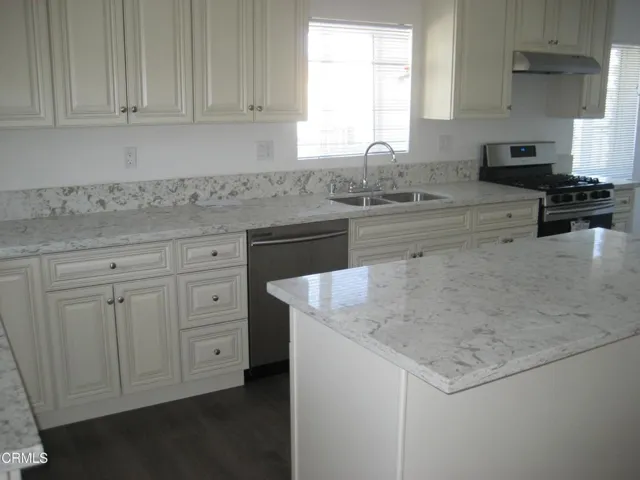 3 Kitchen Area 10143