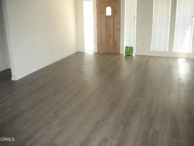 2 Living Room 10143