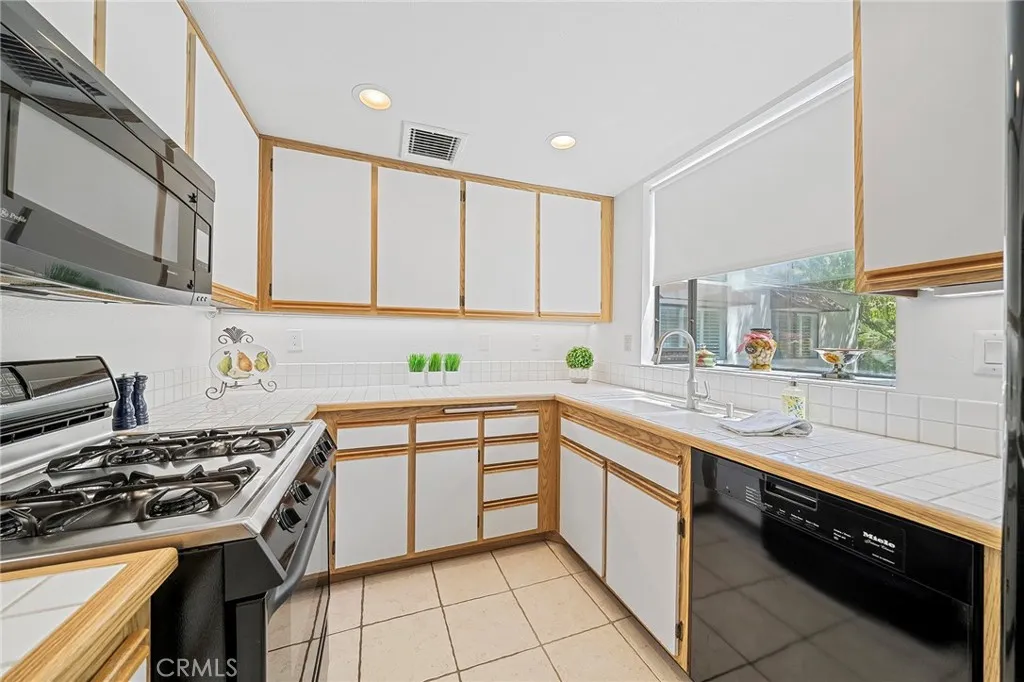 Canyon views and natural light from the bay window in the kitchen.