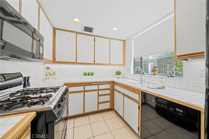 Canyon views and natural light from the bay window in the kitchen.