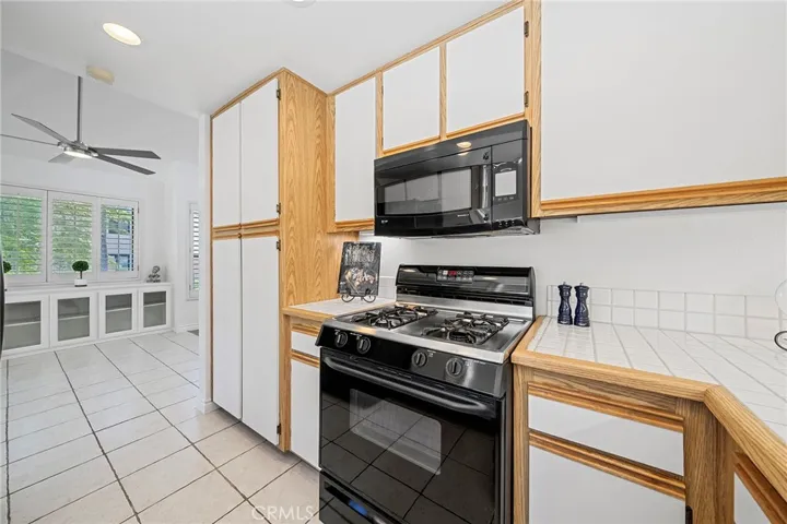 Lots of cabinets and counter space in super clean kitchen.