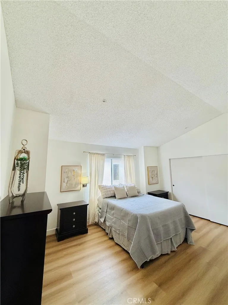Upstairs 2nd Guest/Possible Primary Bedroom