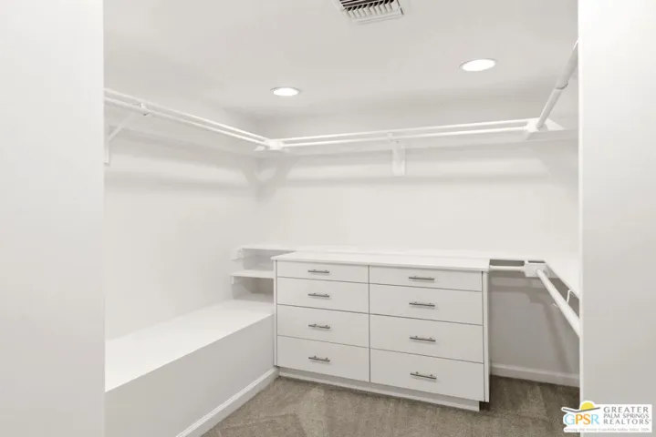 Walk in closet