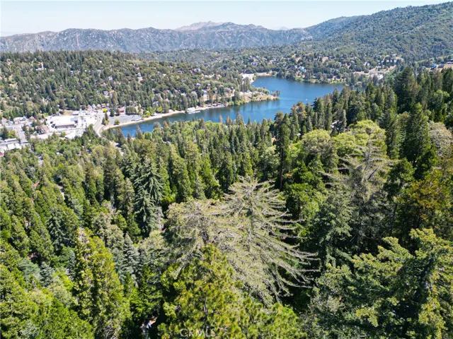 Lake Gregory is nearby.