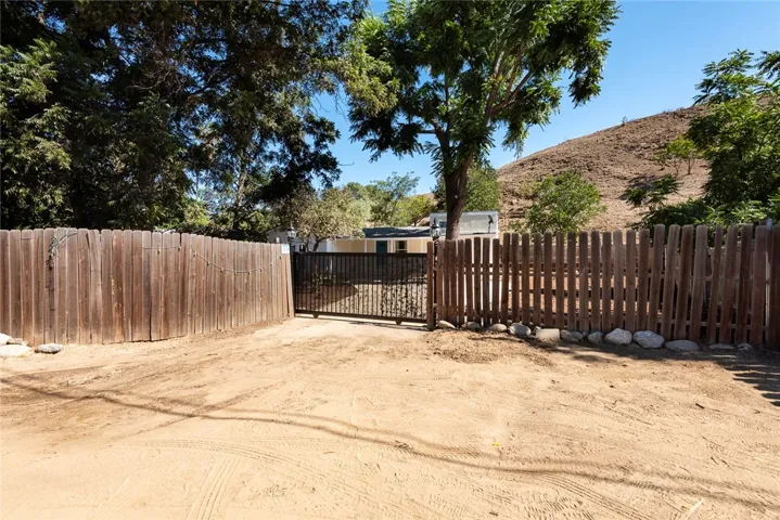 10416 Clybourn Avenue, Shadow Hills, California 91040