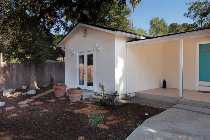 10416 Clybourn Avenue, Shadow Hills, California 91040
