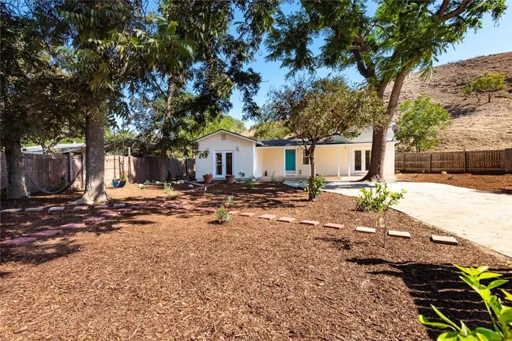 10416 Clybourn Avenue, Shadow Hills, California 91040