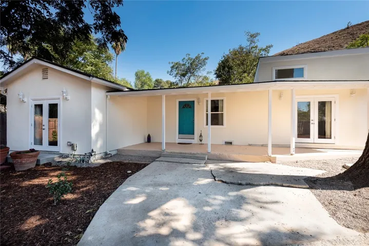 10416 Clybourn Avenue, Shadow Hills, California 91040