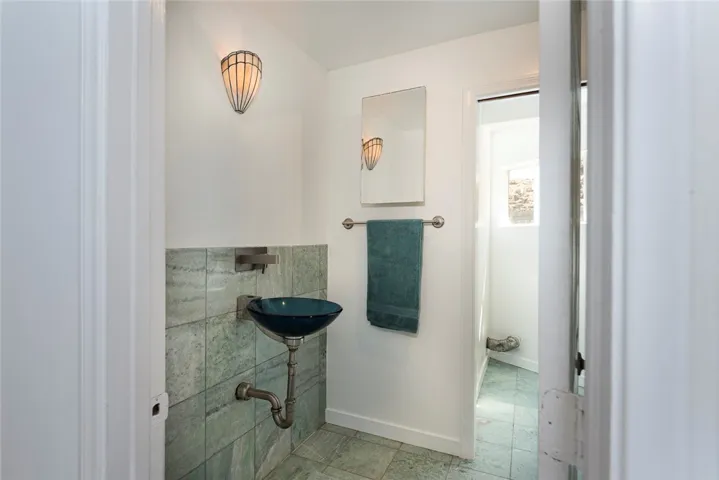 10416 Clybourn Avenue, Shadow Hills, California 91040