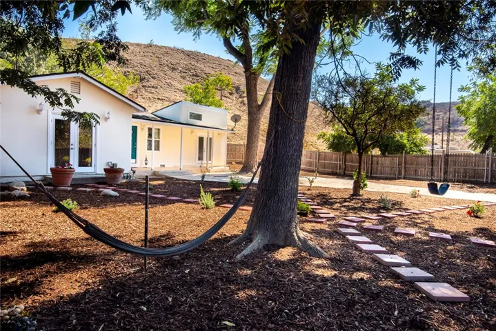 10416 Clybourn Avenue, Shadow Hills, California 91040