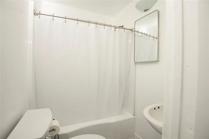 10416 Clybourn Avenue, Shadow Hills, California 91040