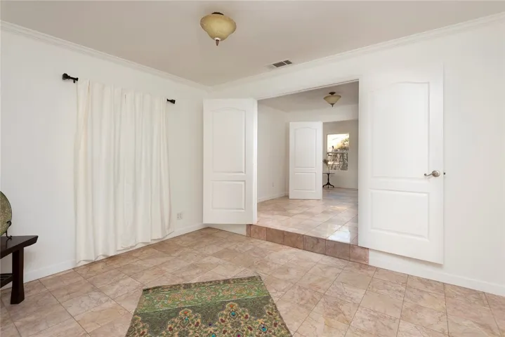 10416 Clybourn Avenue, Shadow Hills, California 91040