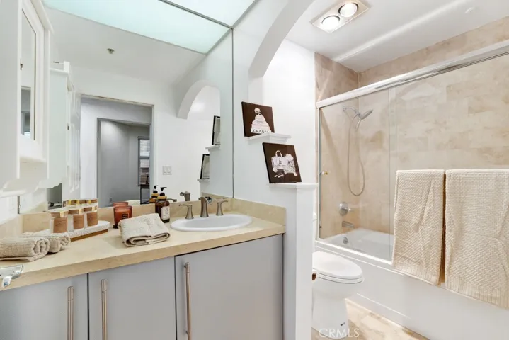 secondary bathroom