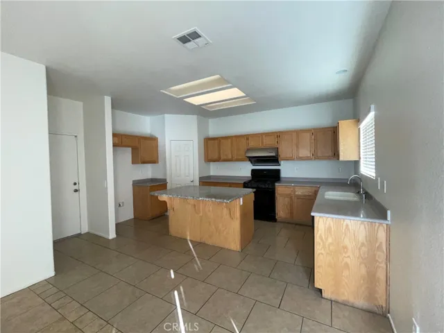 13533 Princeton Drive, Victorville, California 92392