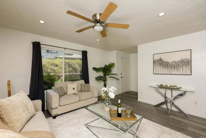 10661 King Phillip, Santee, California 92071