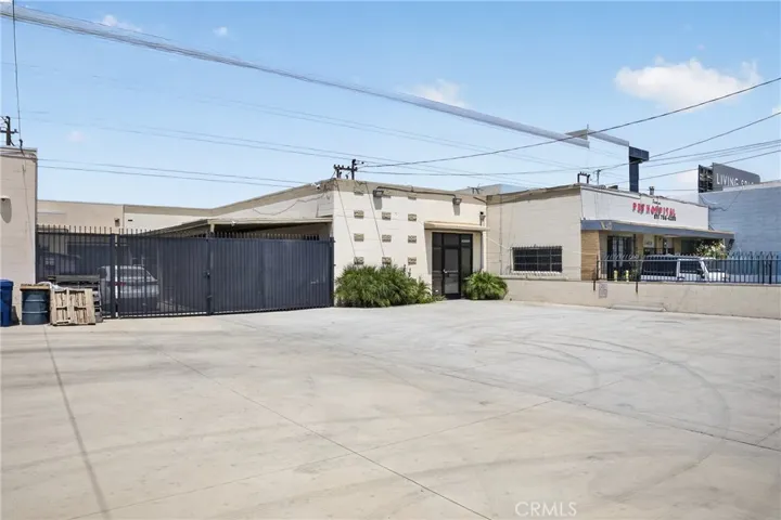 SUPER CLEAN PARKING AND LOCATION
