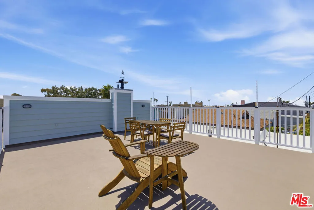 Rooftop deck