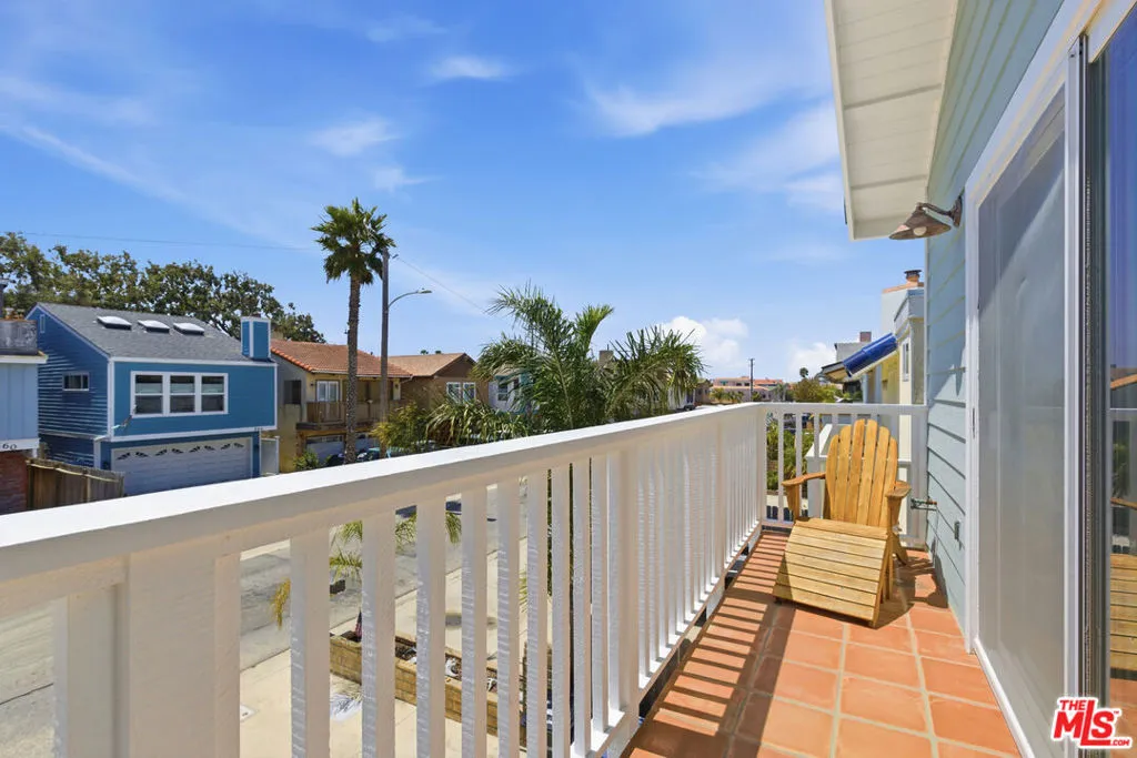 Balcony looking towardss beach