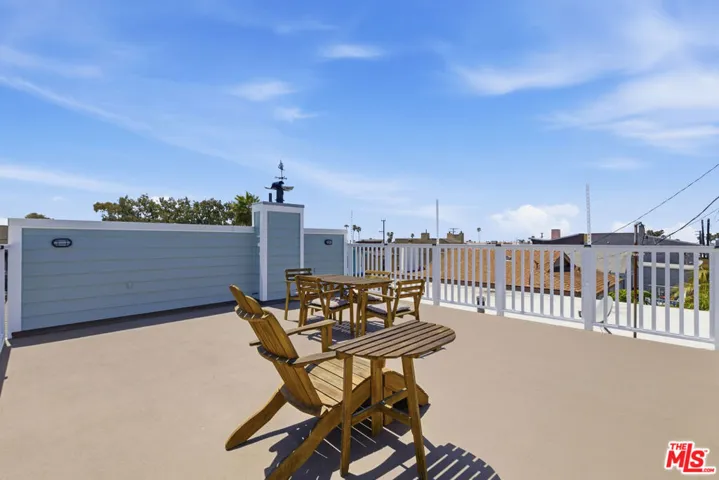 Rooftop deck