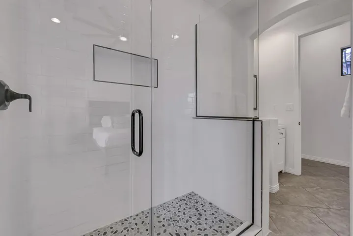 _42 56 BATHROOM FULL