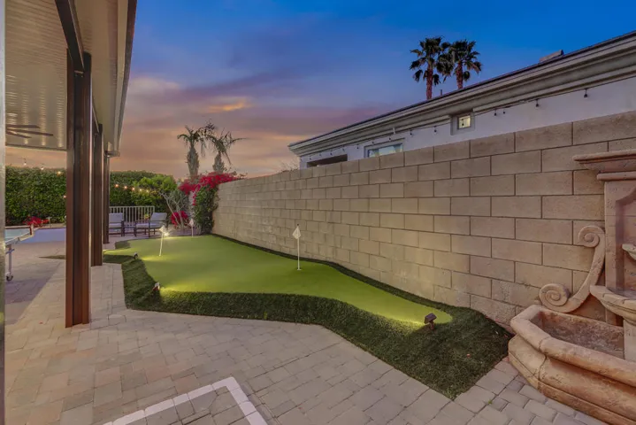 _10 15 PUTTING GREEN FULL
