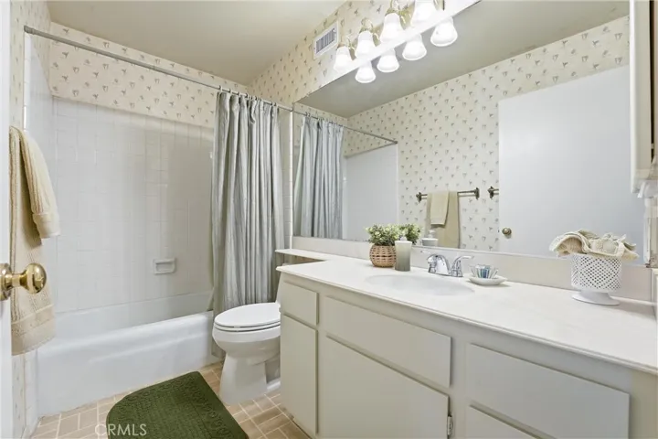 2nd bath upstairs
