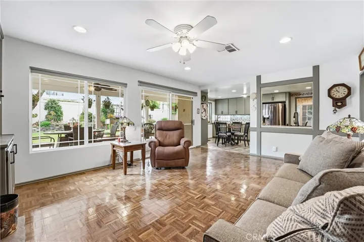 Light bright family room off the kitchen
